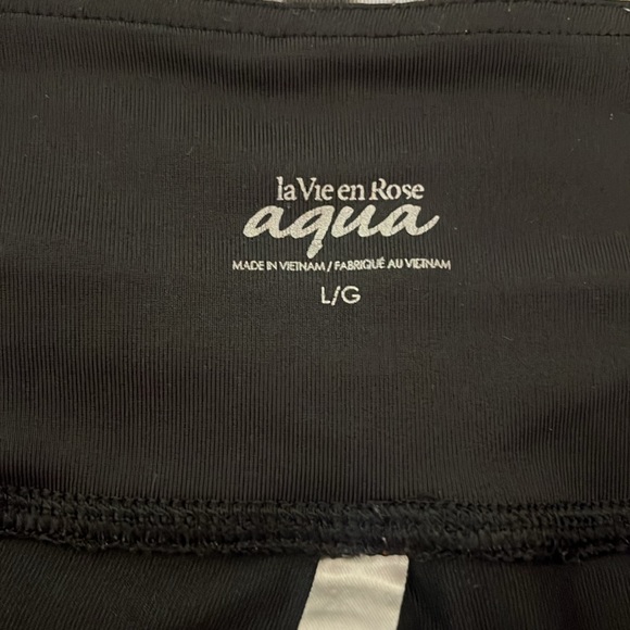 Black La Vie en Rose capris! - Picture 5 of 5